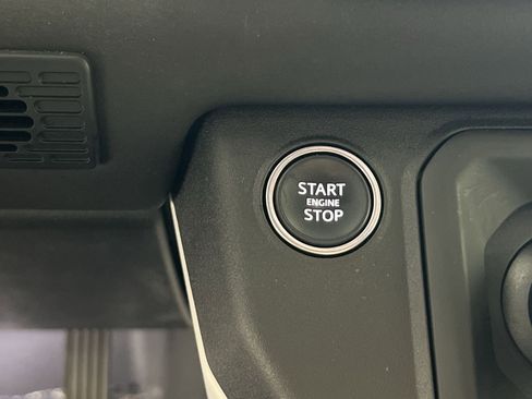 Used 2025 Land Rover Defender 110 S image 33