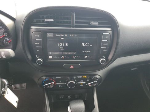 Used 2022 Kia Soul LX image 15