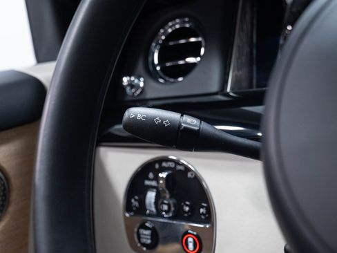 Used 2019 Rolls-Royce Phantom Sedan RWD image 79