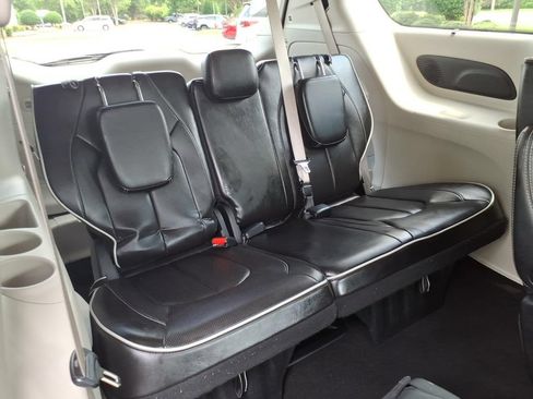 Used 2023 Chrysler Pacifica Limited FWD image 22
