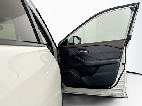 Used 2023 Nissan Rogue SV FWD image 31