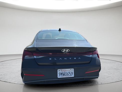 Used 2024 Hyundai Elantra SEL FWD image 7