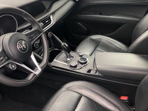 Used 2018 Alfa Romeo Stelvio AWD image 8