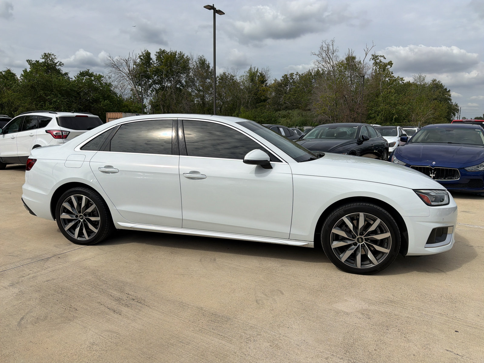 Used 2022 Audi A4 2.0T Premium Plus AWD/4WD image 5