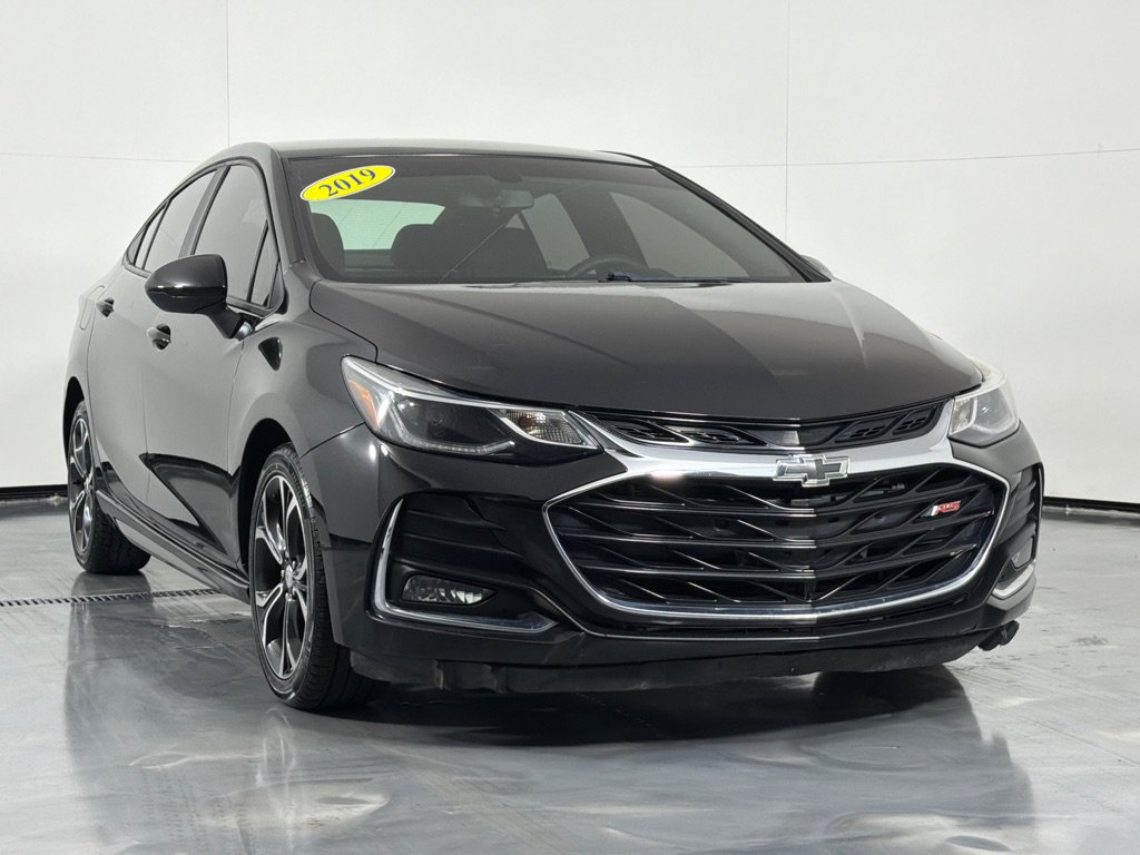 Used 2019 Chevrolet Cruze LT w/ RS Package FWD image 3