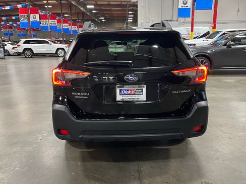 Used 2023 Subaru Outback Premium AWD/4WD image 4