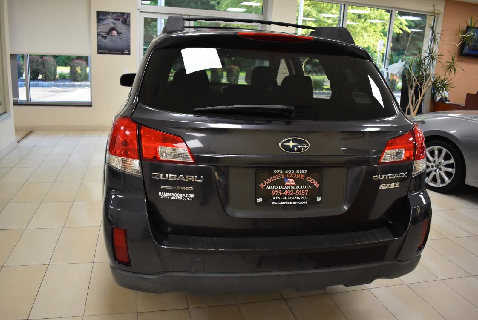 Used 2011 Subaru Outback 2.5i Premium w/ All-Weather Pkg AWD/4WD image 5