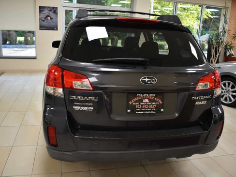 Used 2011 Subaru Outback 2.5i Premium w/ All-Weather Pkg AWD/4WD image 5