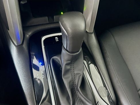 Used 2025 Toyota Corolla Cross XLE image 24