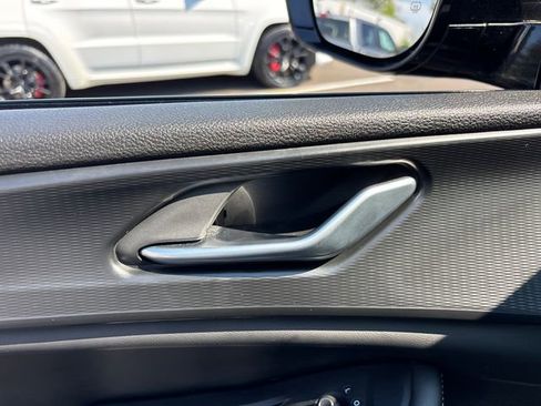 Used 2023 Jeep Grand Cherokee L Laredo image 14