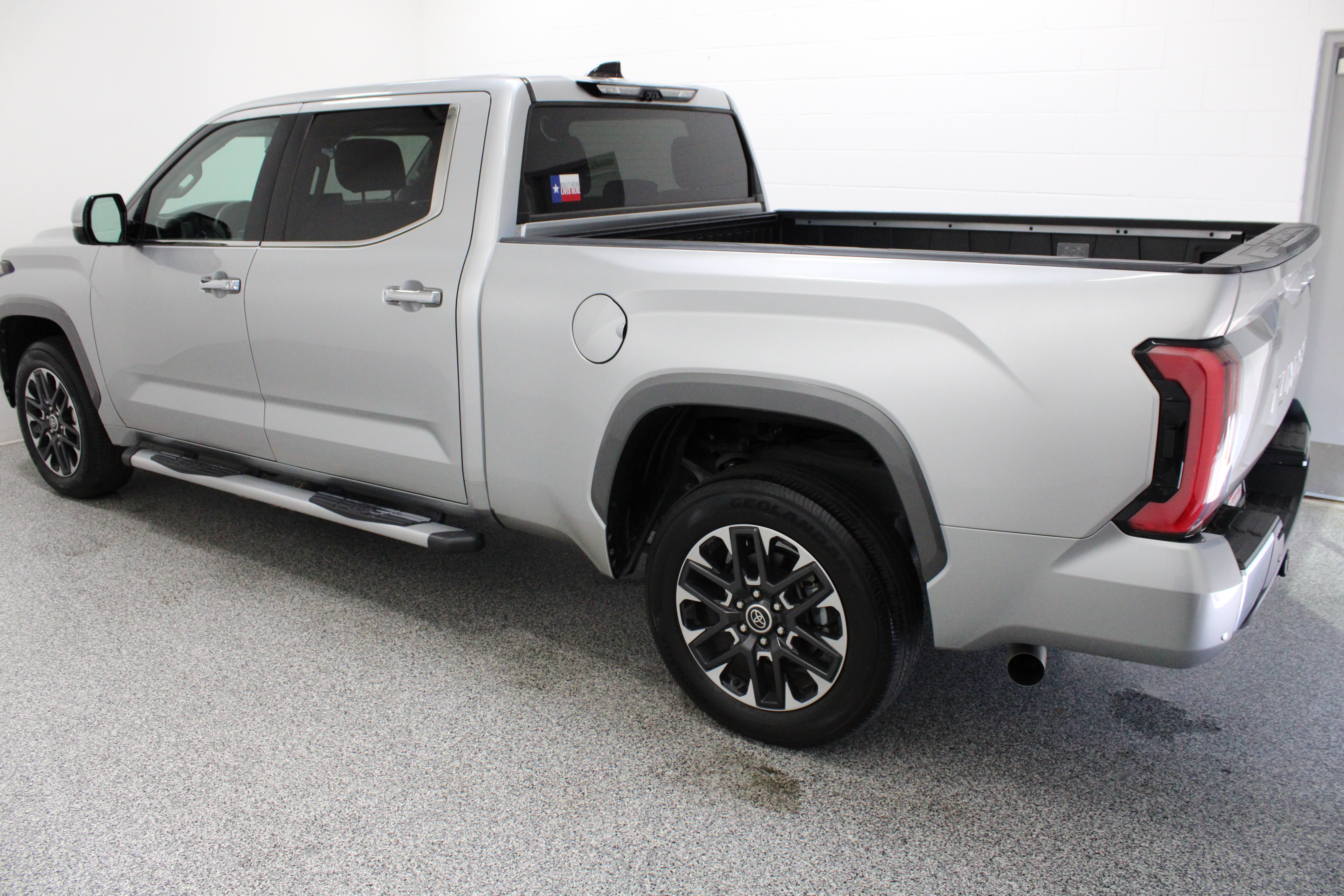 Used 2022 Toyota Tundra Limited AWD/4WD image 10
