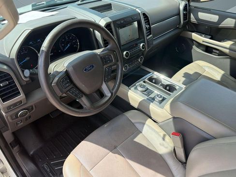 Used 2018 Ford Expedition Max XLT w/ Equipment Group 202A AWD/4WD image 4