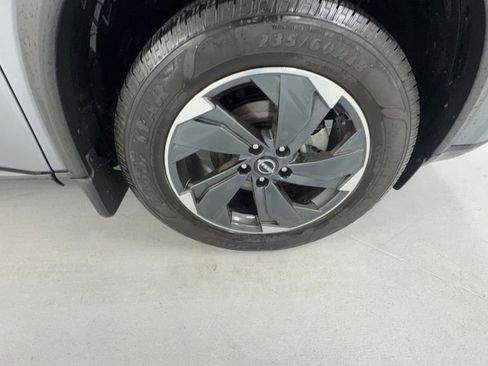 Used 2024 Nissan Rogue SV AWD/4WD image 9