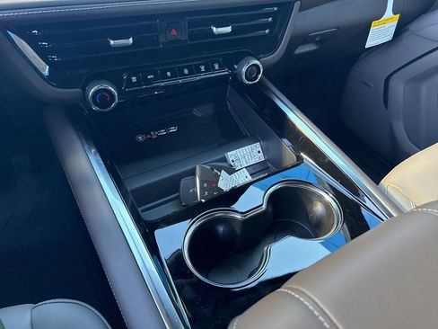 New 2026 Chevrolet Suburban LT image 19