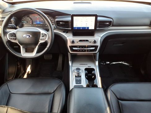Certified 2023 Ford Explorer XLT w/ Equipment Group 202A RWD image 17