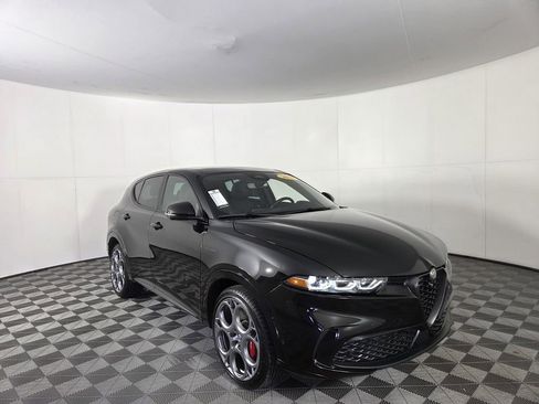Used 2025 Alfa Romeo Tonale Veloce w/ Premium Package image 2