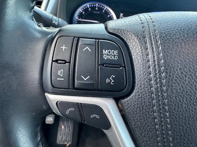 Used 2018 Toyota Highlander XLE w/ Carpet Mat Package (TMS) FWD image 29