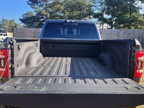 Used 2021 RAM 2500 Laramie AWD/4WD image 9