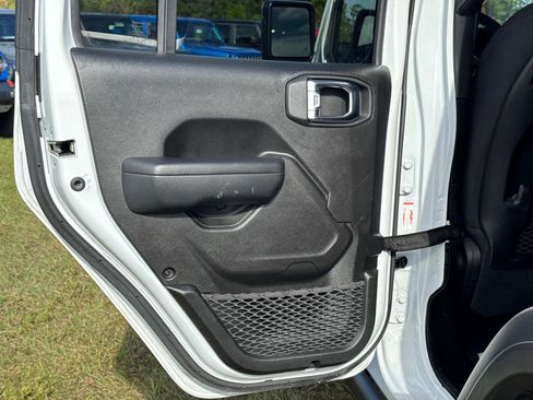 Used 2024 Jeep Wrangler Unlimited Rubicon 4xe image 14