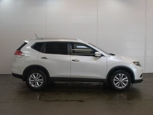 Used 2016 Nissan Rogue SV AWD/4WD image 3