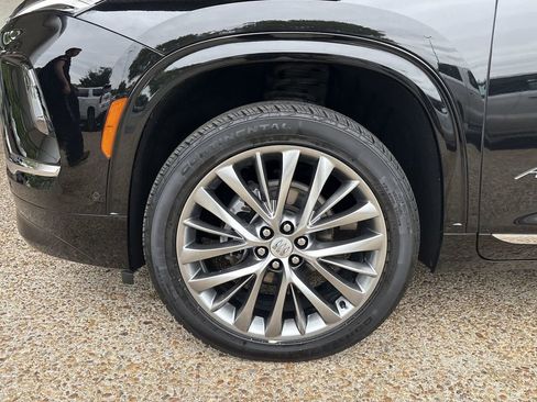 Certified 2025 Buick Enclave Avenir AWD/4WD image 34