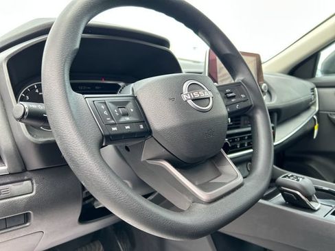 Used 2025 Nissan Rogue S AWD/4WD image 31