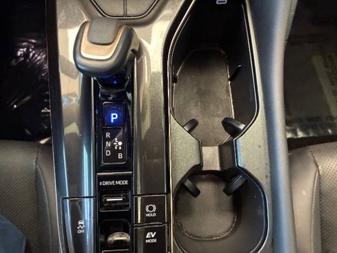 Used 2025 Toyota Crown XLE image 21