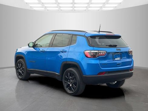 Certified 2025 Jeep Compass Latitude w/ Convenience Group AWD/4WD image 5