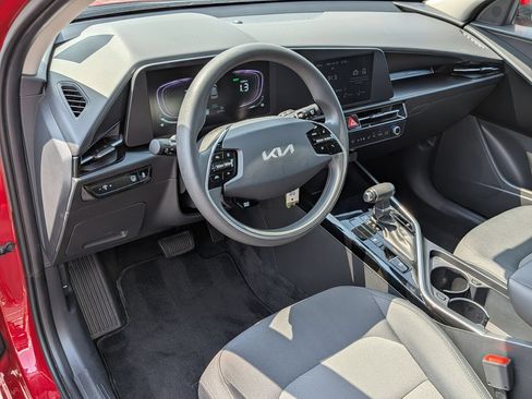 Used 2025 Kia Niro LX FWD image 16
