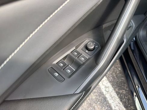 Used 2025 Volkswagen Jetta SEL FWD image 14