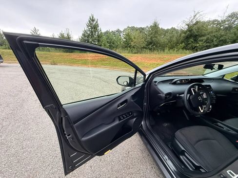 Used 2016 Toyota Prius Two FWD image 8