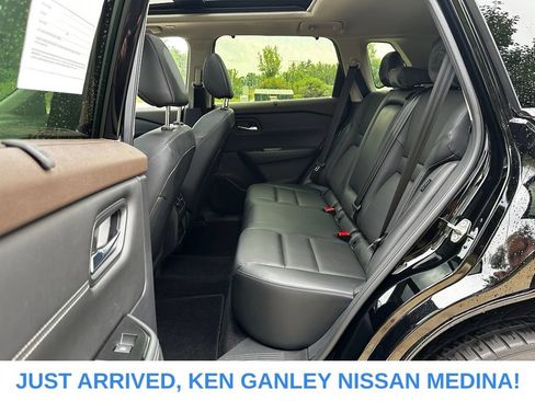Certified 2023 Nissan Rogue SV w/ SV Premium B Package AWD/4WD image 16