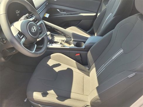 New 2025 Hyundai Elantra SEL image 14