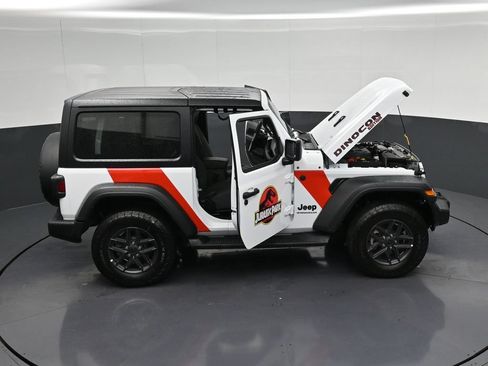 Used 2025 Jeep Wrangler Sport AWD/4WD image 38