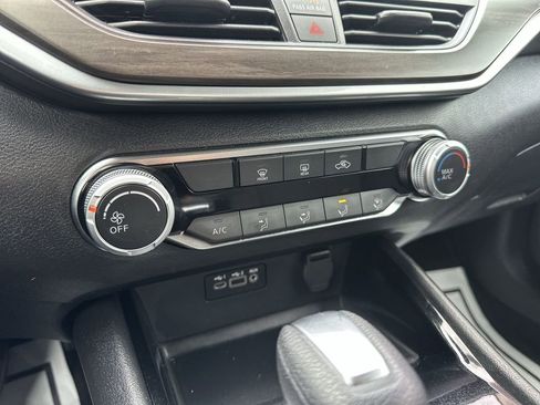 Used 2024 Nissan Altima 2.5 SV image 18