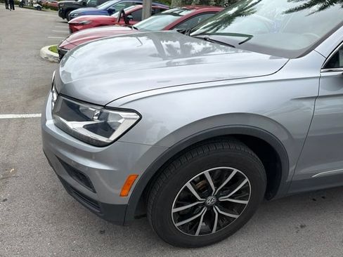 Used 2021 Volkswagen Tiguan SE w/ Panoramic Sunroof Package FWD image 7