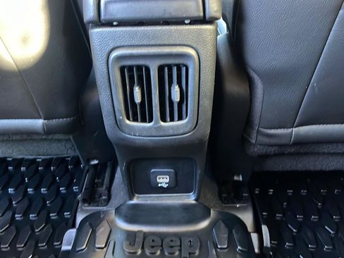 Used 2021 Jeep Compass Latitude w/ Sun and Sound Group FWD image 34