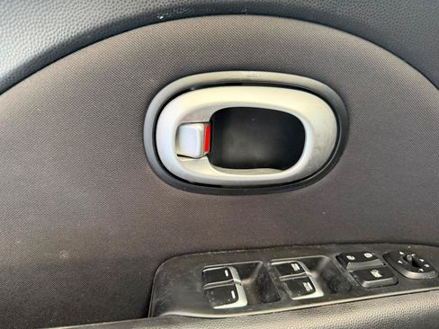 Used 2019 Kia Soul + FWD image 12