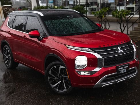 Used 2024 Mitsubishi Outlander SEL image 2