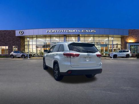 Used 2019 Toyota Highlander XLE AWD/4WD image 22
