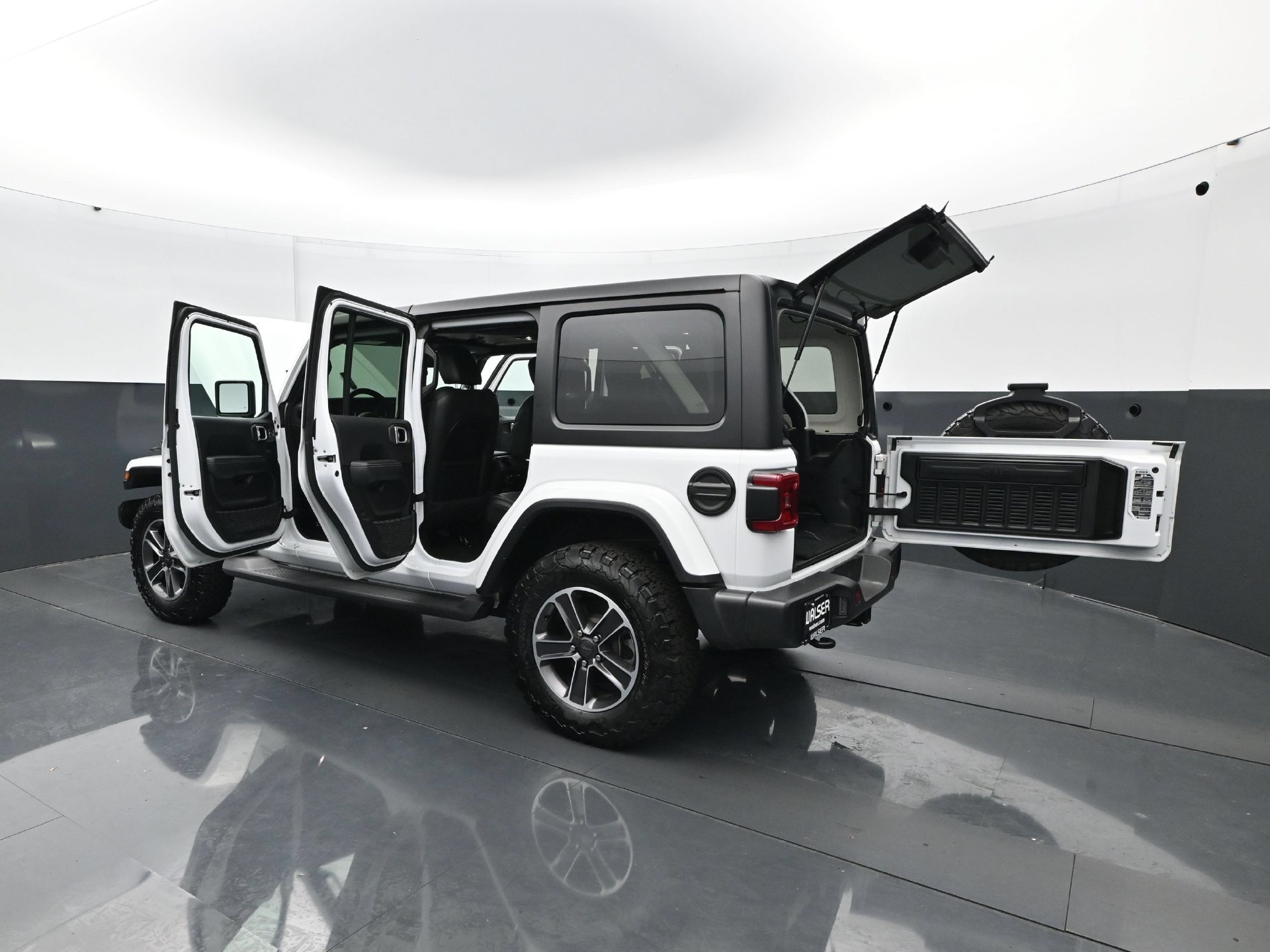 Used 2023 Jeep Wrangler Unlimited Sahara w/ LED Lighting Group AWD/4WD image 30