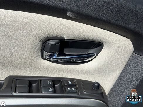 Used 2024 Nissan Titan SV w/ SV Convenience Package image 19