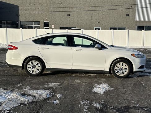Used 2014 Ford Fusion S image 2