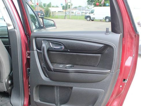Used 2017 Chevrolet Traverse LT w/ Style and Technology Package FWD image 19