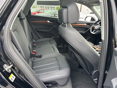 Used 2023 Audi Q5 2.0T Premium w/ Convenience Package image 21