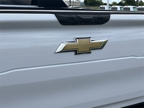 New 2025 Chevrolet Silverado EV LT image 32