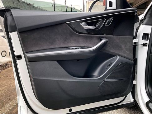 Used 2019 Audi Q8 Prestige w/ Luxury Package image 21