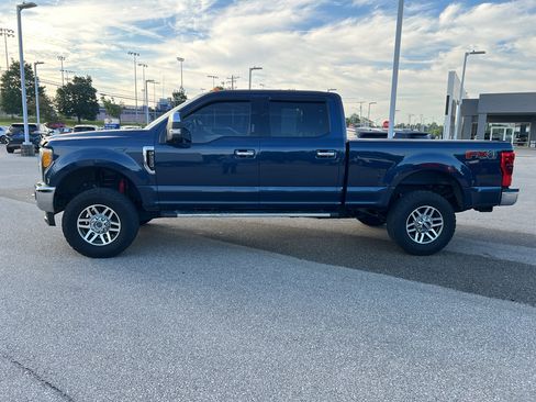 Used 2017 Ford F250 XLT w/ XLT Premium Package AWD/4WD image 4