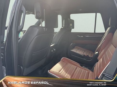 Used 2023 GMC Yukon Denali Ultimate image 16
