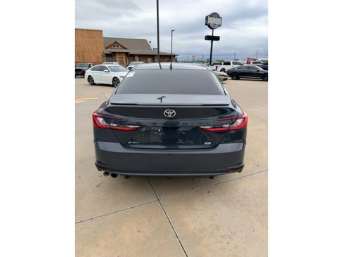 Used 2025 Toyota Camry SE FWD image 10